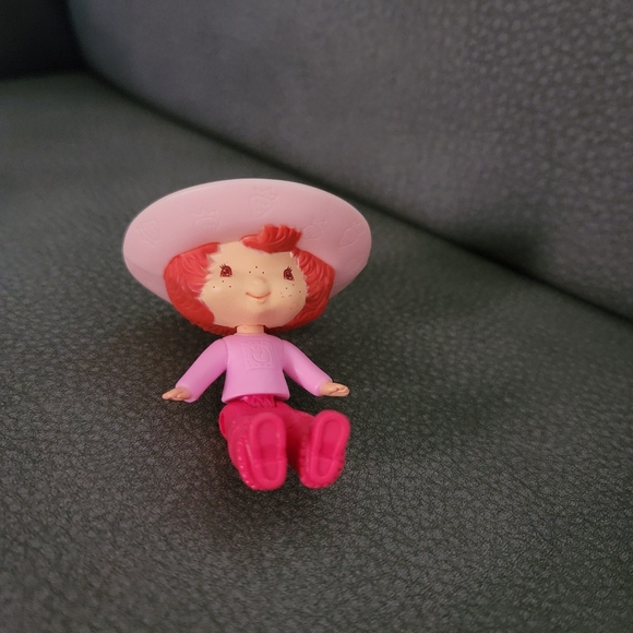 Strawberry Shortcake Figurine! - Picture 3 of 4